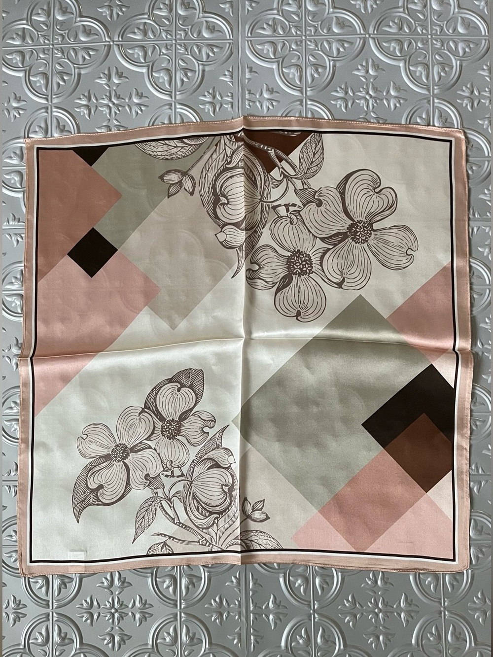 Women's 100% Mulberry Silk Square Scarf Vintage Printed Floral Neck Kerchief